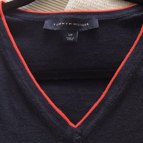 🌟Host Pick🌟Tommy Hilfiger Rainbow Striped Sleeve Sweater - Picture 5 of 8